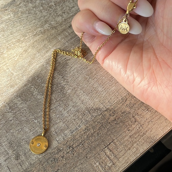 Michael Kors logo flat disc round pendant necklace - Picture 5 of 5